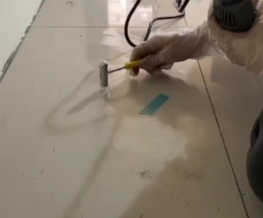 阜新市瓷砖开裂维修公司专业分享瓷砖在铺贴前如果没有沥干水分，将会导致以下问题
